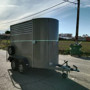 Remolque Van de caballo y medio