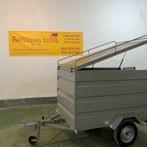 Remolque de caja cerrada 210 x 130 x 130 cm de un eje